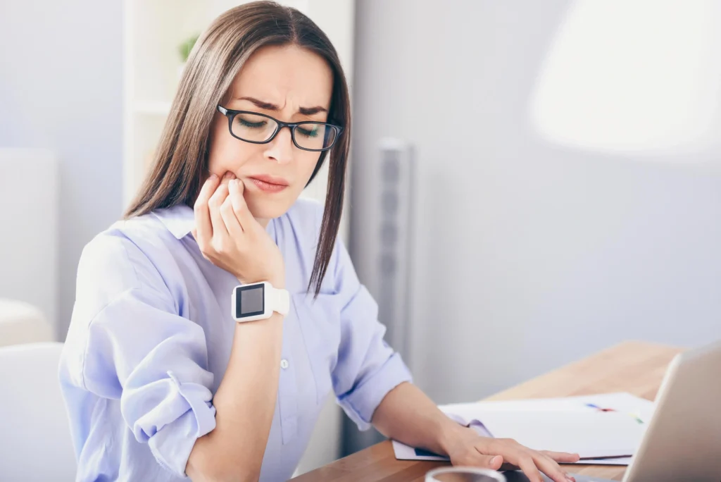 Girl with tooth pain needs Emergency dentist Mamaroneck NY