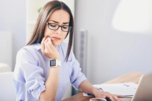 Girl with tooth pain needs Emergency dentist Mamaroneck NY